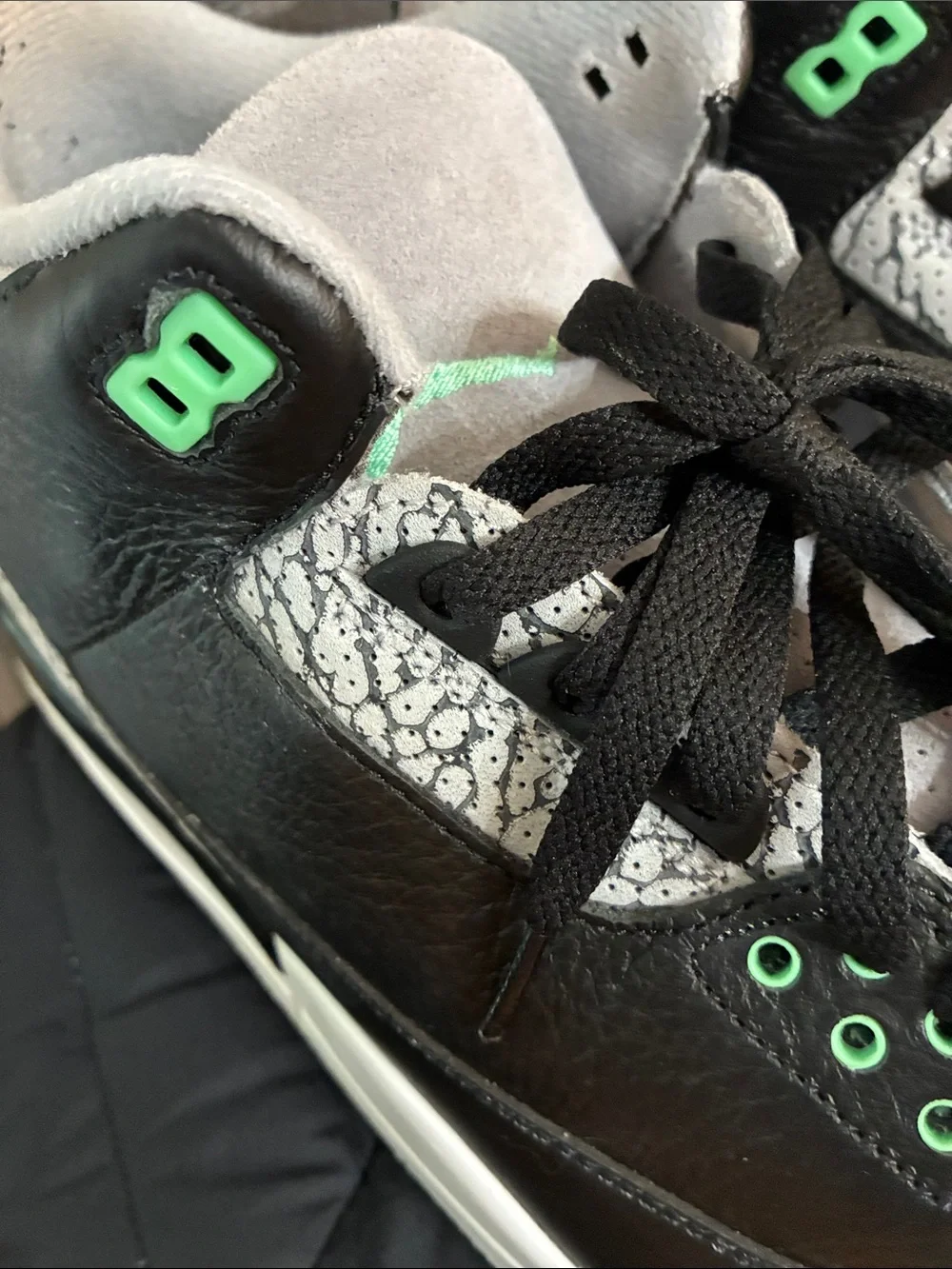Jordan collar eyelet